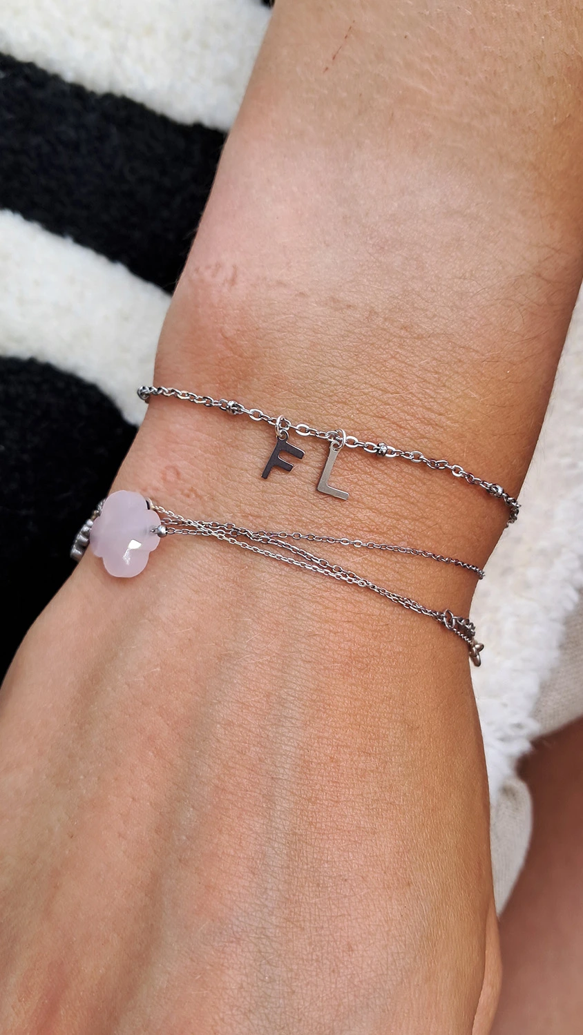 bracelet permanent avec initiales en acier inoxydable argenté