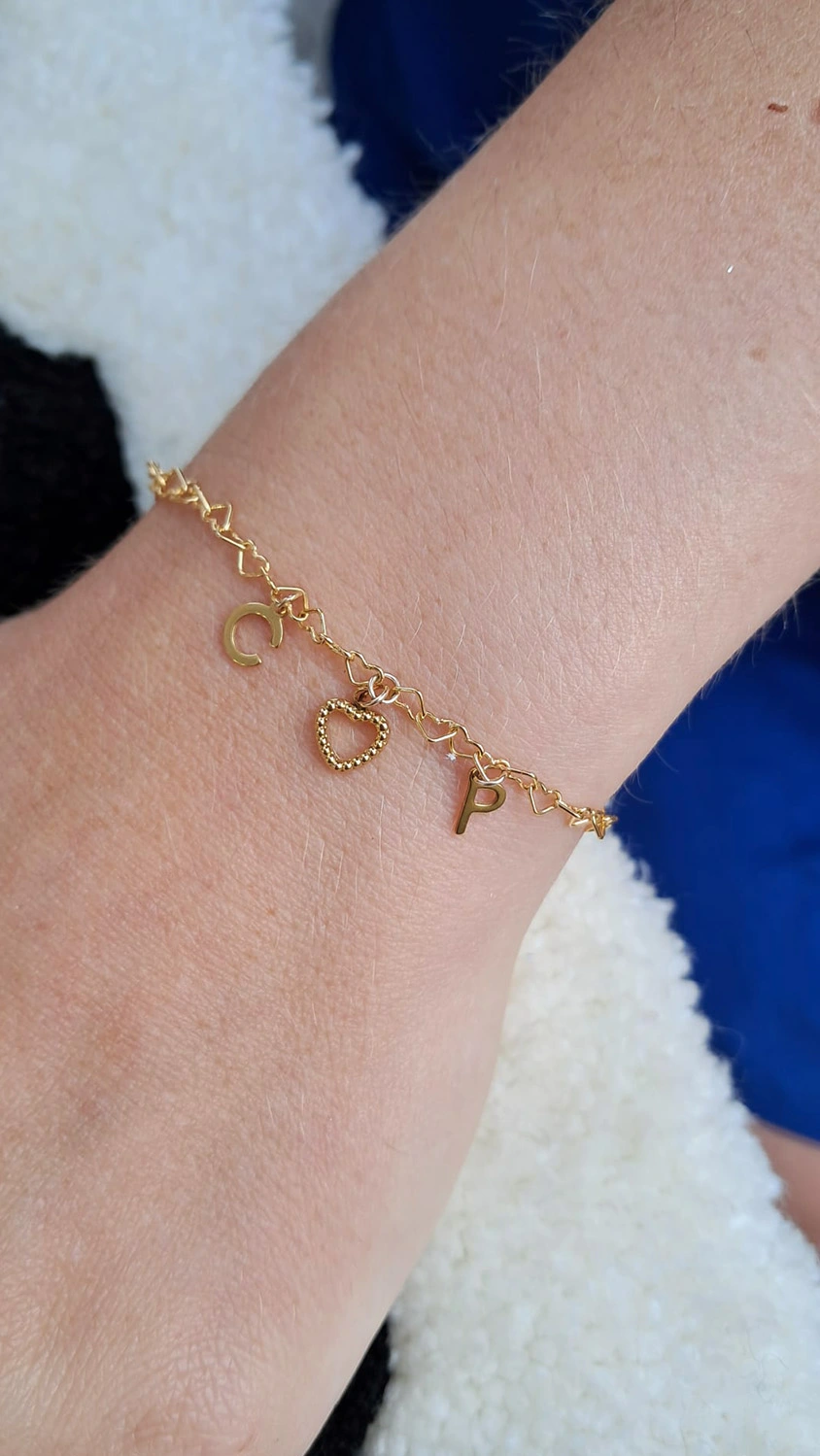 bracelet permanent en or laminé 14k et charms initiales